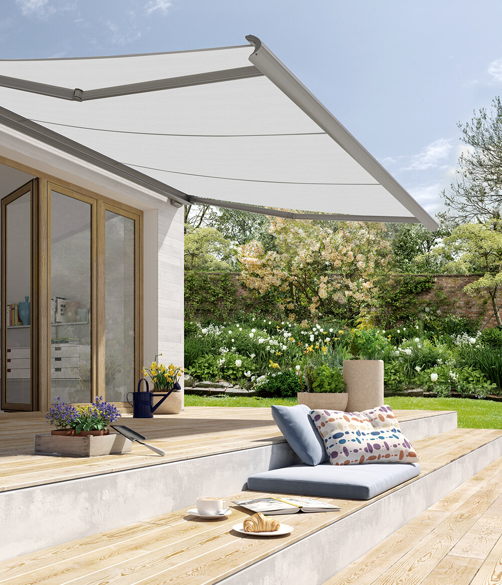 Store banne Cassita Griesser protégeant une terrasse du soleil