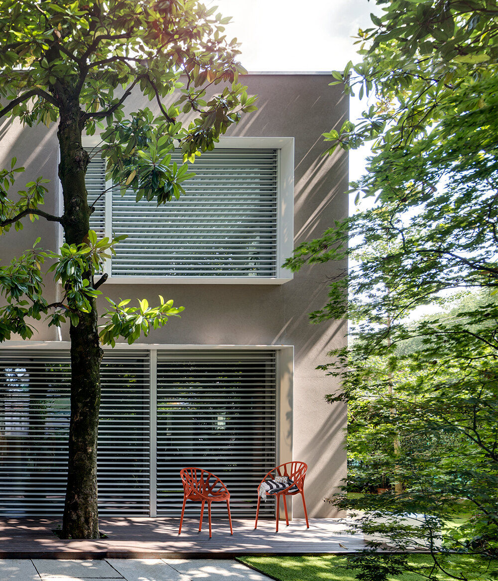Brise-soleil Metalunic Griesser sur les fenêtres d’une façade